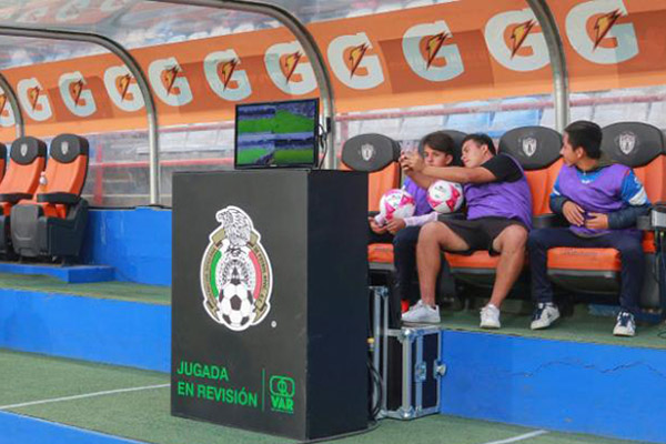 Con polémica se estrena el VAR en la Liga MX