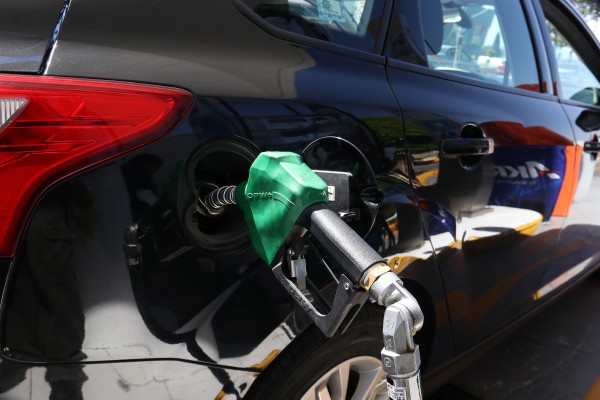 Posible aumento a la gasolina alerta a mexicanos