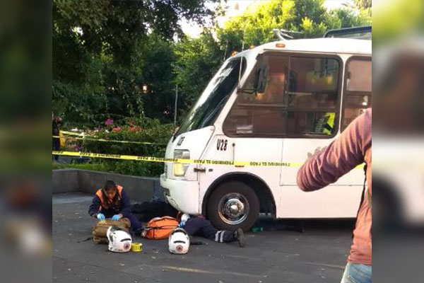 Ruta 4 embiste a adolescente frente al parque de El Carmen