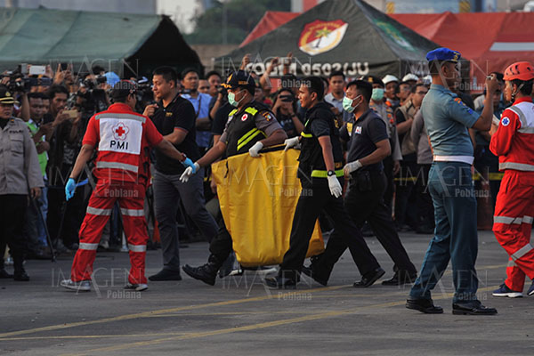 Mueren los 189 ocupantes de Boeing 737-800 siniestrado en Indonesia