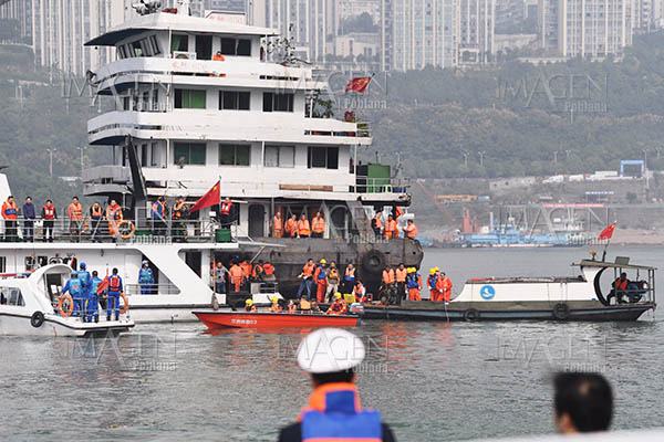Confirmada localización de autobús que cayó a río en suroeste de China
