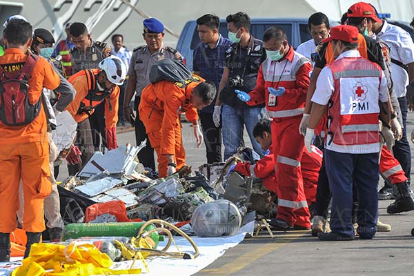 Piloto del Boeing 737 indonesio pidió el retorno a tierra minutos después del despegue