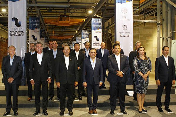 Tony Gali asiste a la Cumbre Nacional de la Industria Automotriz