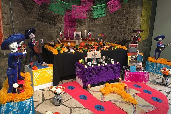 Por primera vez instalan ofrenda de muertos en sede de Unesco en París