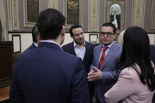 ¡Muy listo! Gerardo Islas encuentra pretexto para no trabajar