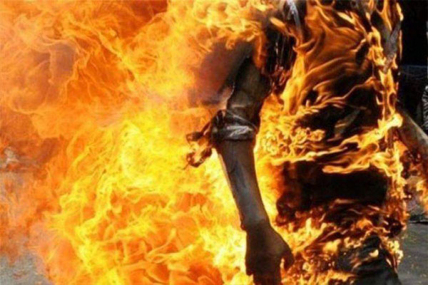 Rusia: joven atacante se inmola dejando tres oficiales heridos en edificio gubernamental