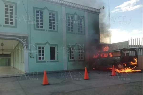 Rescatan de ser linchados a 4 sujetos armados en Cañada Morelos