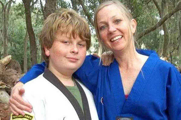 Estranguló a su madre cuando ésta le reclamó por sus malas calificaciones
