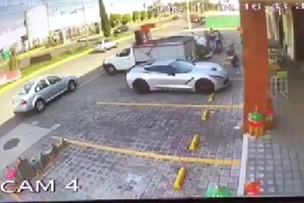 Ministeriales de otro estado detienen a joven en Cholula y testigos lo confunden con un secuestro
