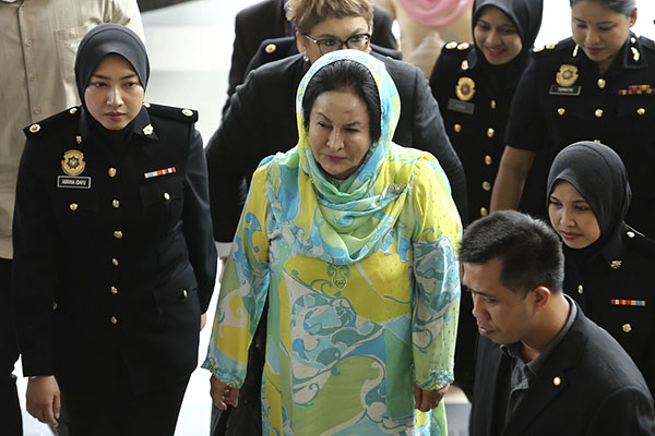 Esposa de ex primer ministro de Malasia, encausada por soborno