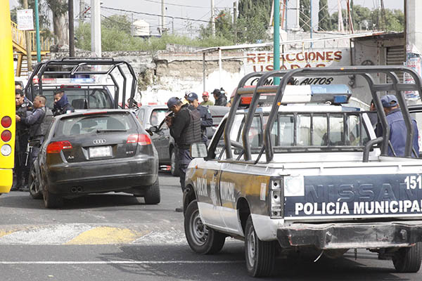 Detienen a asaltantes de cuentahabiente con 172,000 pesos tras persecución