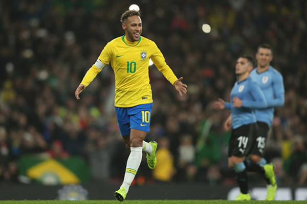 Con gol de Neymar, Brasil supera 1-0 a Uruguay en partido amistoso