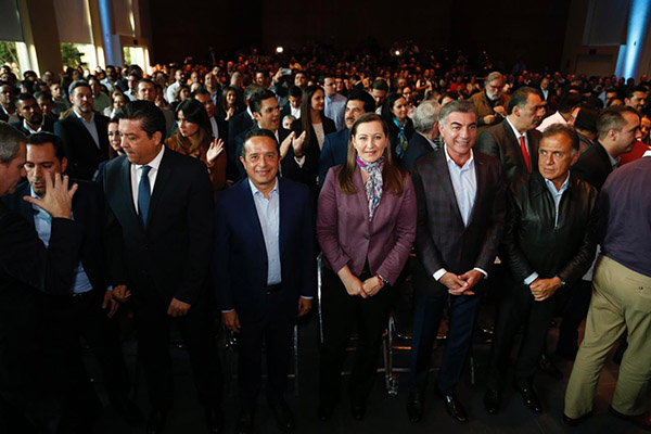 Martha Erika acompaña a Marko Cortés en toma de protesta como dirigente nacional del PAN