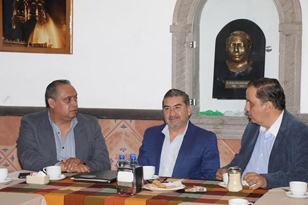 Denuncian la entrega de cinco patentes a notarías públicas de manera irregular