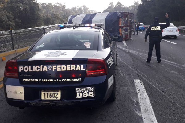 Milagro guadalupano: vuelca camión con peregrinos y nadie resulta lesionado
