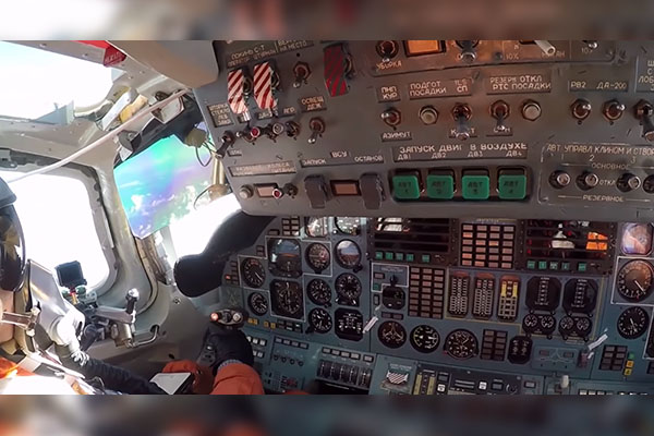 Publican un video desde la cabina de los bombarderos rusos en Venezuela