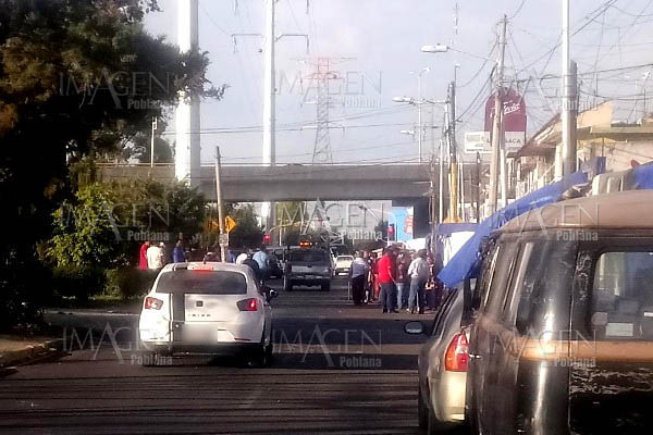 Amalucan: zafarrancho entre comerciantes por disputa de espacios