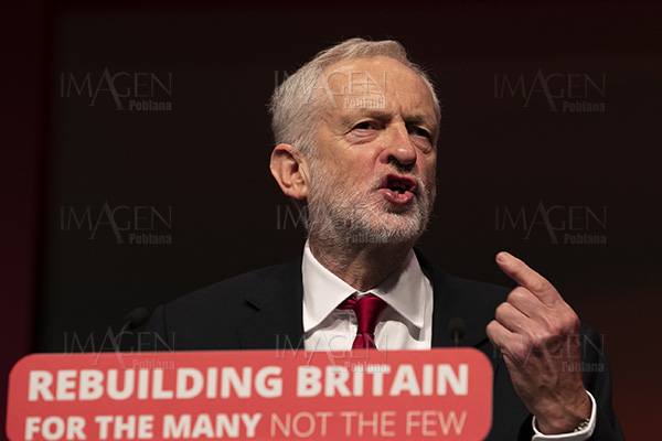 Acusan a líder de oposición Jeremy Corbyn de insultar a Theresa May