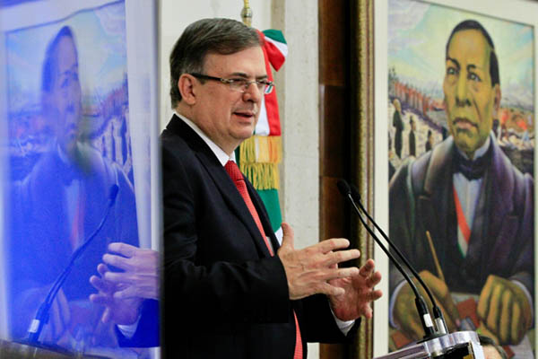 Error de dedo, reducción de presupuesto a consulados, afirma Ebrard