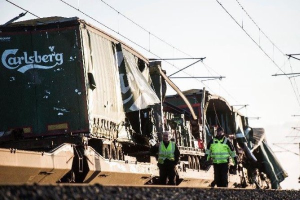 Policía confirma 6 muertos y 16 heridos tras accidente de tren en Dinamarca