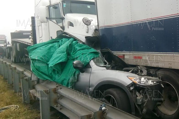 Tres carambolas en la Puebla-Orizaba: colisionan 23 autos; hay varios heridos