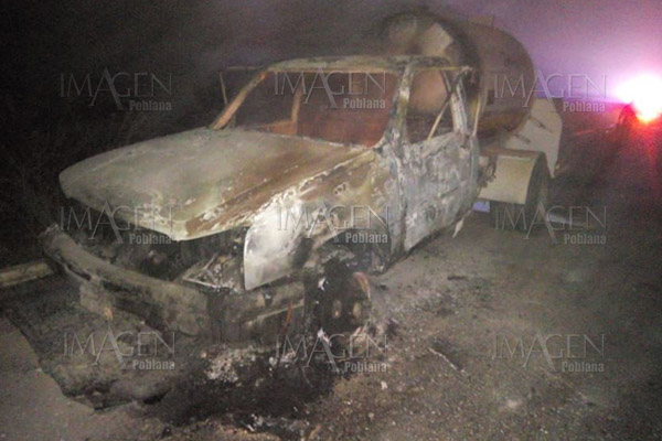 Arde pipa con 4 000 litros de gas LP