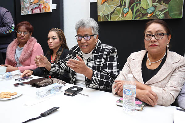 Excluyeron a mujeres en gubernatura interina, acusan