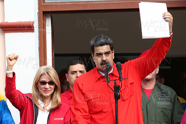 Aunque Venezuela se caiga a pedazos, México reitera apoyo a Maduro