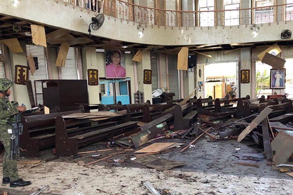Mueren 20 personas en doble atentado en iglesia en Filipinas