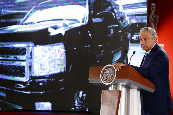 Tianguis para subastar vehículos “fifís”, anuncia el presidente
