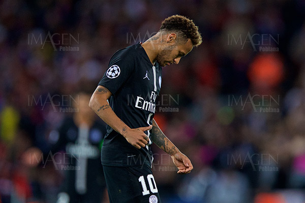 Neymar estará fuera de la cancha 10 semanas por lesión en el pie
