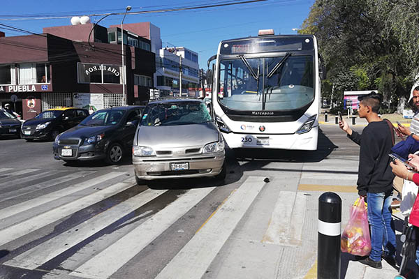 Aparatoso choque de RUTA 3 deja cuatro heridos