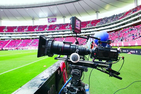 Chivas, “campeón” en derechos de TV; Puebla y Lobos en el sótano