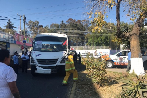 Aparatoso choque entre dos rutas de transporte público deja 15 heridos