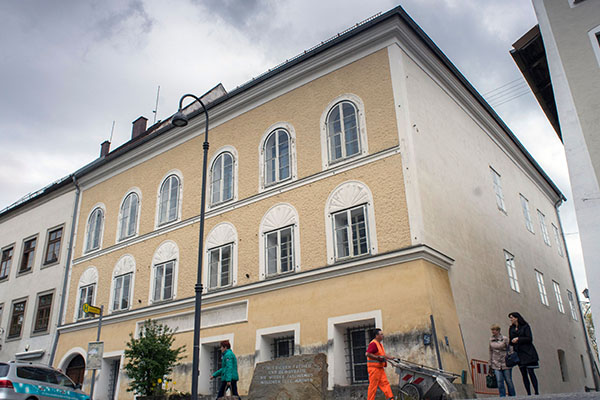 Austria pagará 1.5 mde a expropietaria de vivienda donde nació Hitler