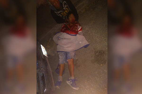 Lo asesinan a tiros frente a su madre