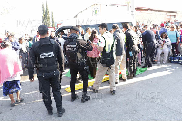 Se queda sin frenos y embiste a siete personas afuera de una escuela