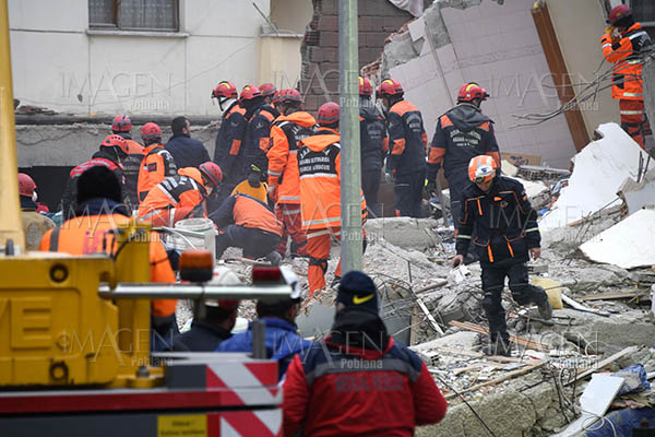 Aumenta a 14 el número de muertos por colapso de edificio en Estambul