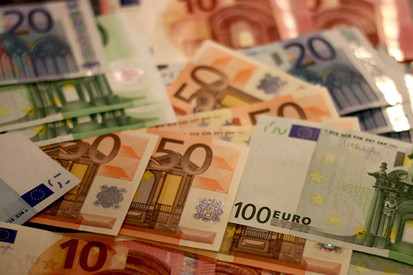 Empleado roba tres millones de euros en efectivo en París