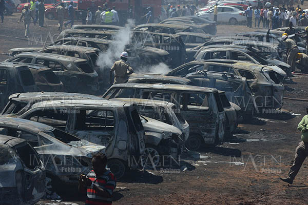 Se incendian 300 automóviles en India durante exhibición militar