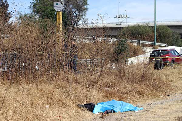 Hallan cadáveres desnudos y torturados en Acateno