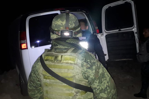 Ejercito asegura armas, combustible y vehículos robados; hay un detenido