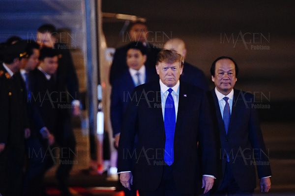 Trump llega a Hanoi para segunda cumbre con Kim