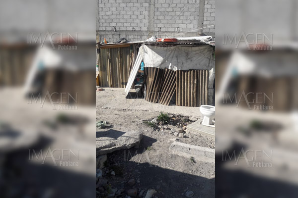 Mujer encuentra a su exesposo baleado y debajo de la cama