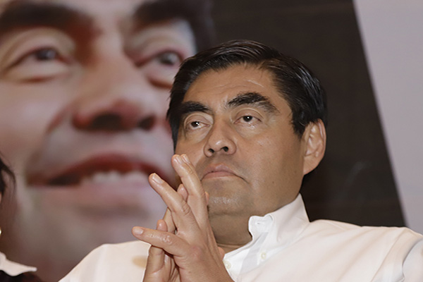 Barbosa tiene una amplia ventaja, afirma una encuestadora