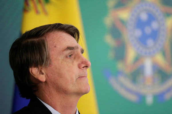 Presidente de Brasil dice que la democracia solo existe cuando las Fuerzas Armadas quieren