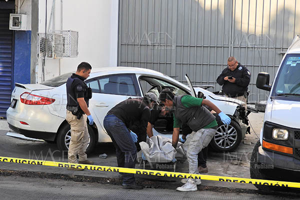 Mueren dos jóvenes en aparatoso accidente frente a Ciudad Universitaria