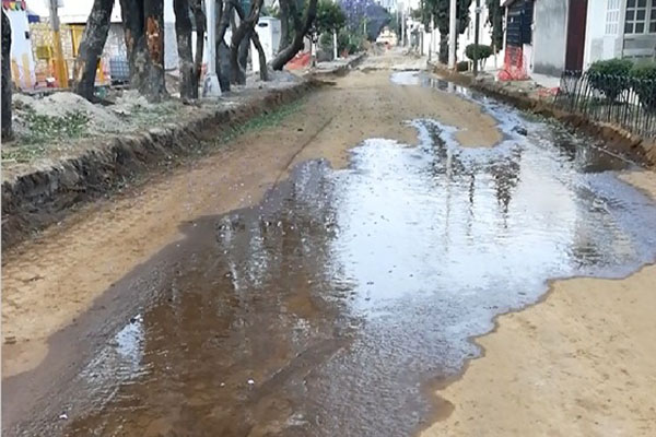 ¡El colmo! Aparece mega fuga en obras de Agua de Puebla