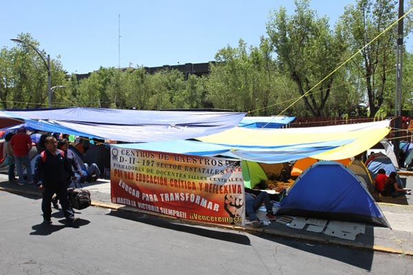 CNTE protesta otra vez en San Lázaro; exige reforma educativa a modo
