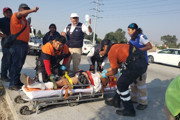 Embistieron a motociclista en el Periférico y esperó toda la noche por auxilio